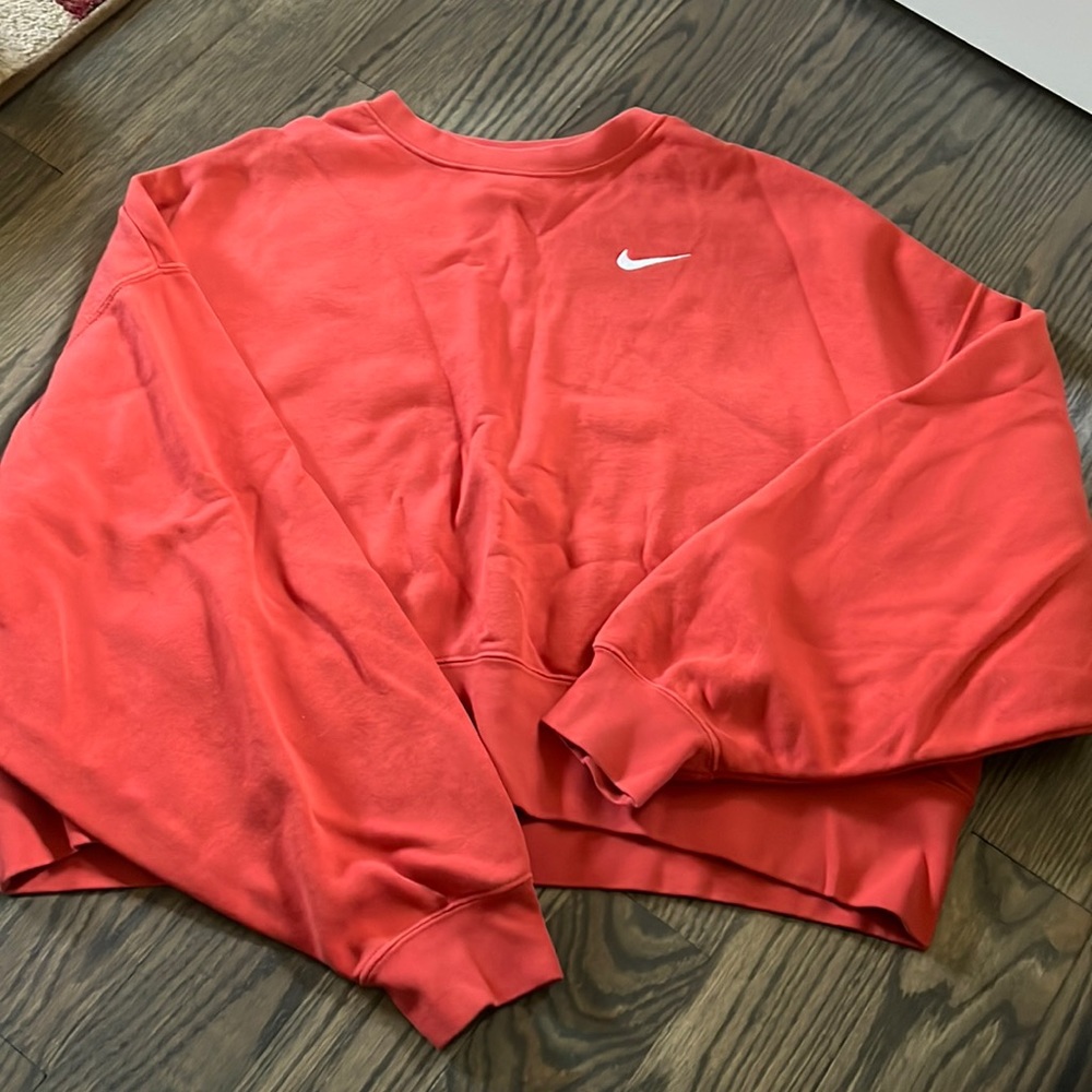 NWOT Nike Bow Sleeve Cropped Crew